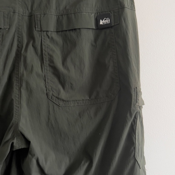 REI COOP relaxed nylon hiking pants 8 outdoors army green zip leg shorts pockets - Picture 7 of 8